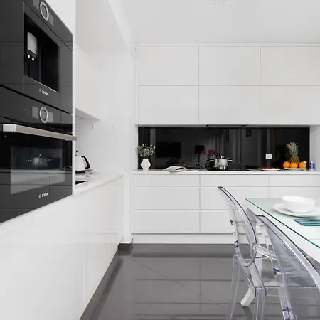 شقة Flatbook Old Town - Stylish 2-bedroom With Parking *