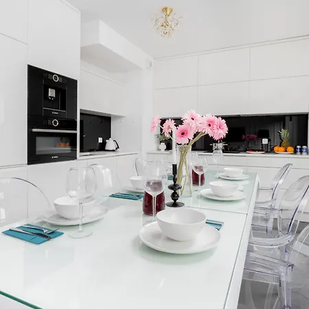 Apartman Flatbook Old Town - Stylish 2-bedroom With Parking
