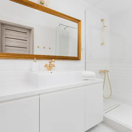 Flatbook Old Town - Stylish 2-bedroom With Parking Appartement