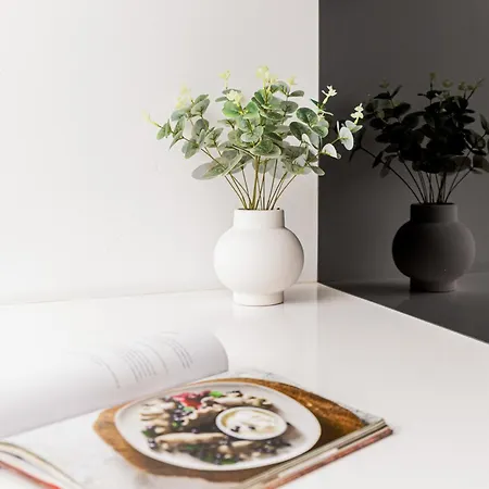 شقة Flatbook Old Town - Stylish 2-bedroom With Parking