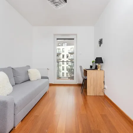 Flatbook Old Town - Stylish 2-bedroom With Parking *