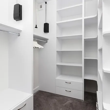Apartman Flatbook Old Town - Stylish 2-bedroom With Parking *