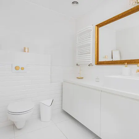 Flatbook Old Town - Stylish 2-bedroom With Parking Appartement