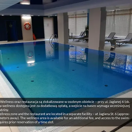 Flatbook Old Town - Stylish 2-bedroom With Parking *