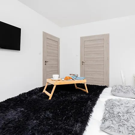 Flatbook Old Town - Stylish 2-bedroom With Parking *