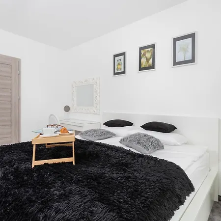 Lejlighed Flatbook Old Town - Stylish 2-bedroom With Parking *
