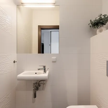 Flatbook Old Town - Stylish 2-bedroom With Parking Lejlighed *