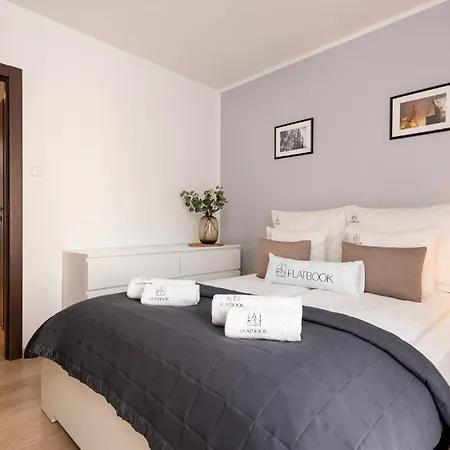 Flatbook Old Town - Stylish 2-bedroom With Parking Appartement
