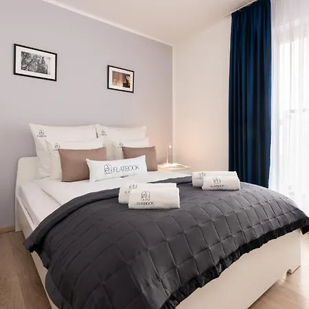 Flatbook Old Town - Stylish 2-bedroom With Parking *