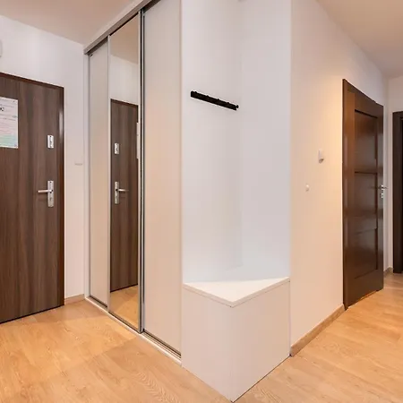 Flatbook Old Town - Stylish 2-bedroom With Parking * 格但斯克