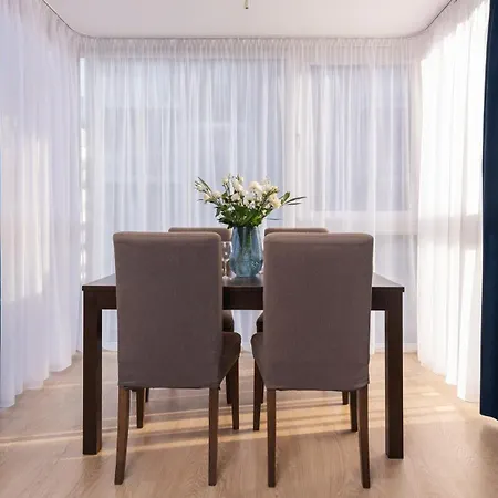 Flatbook Old Town - Stylish 2-bedroom With Parking Apartman *