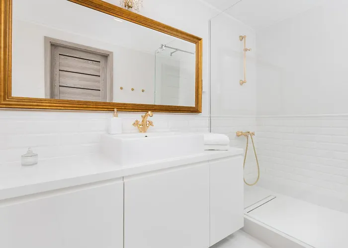 Flatbook Old Town - Stylish 2-bedroom With Parking Διαμέρισμα