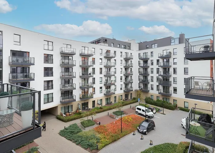 Flatbook Old Town - Stylish 2-bedroom With Parking *