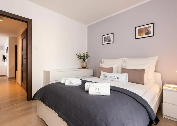 Flatbook Old Town - Stylish 2-bedroom With Parking 公寓