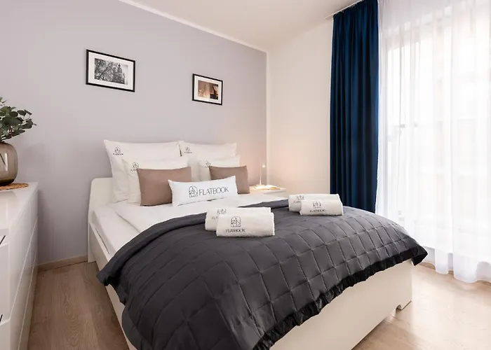 Flatbook Old Town - Stylish 2-bedroom With Parking *