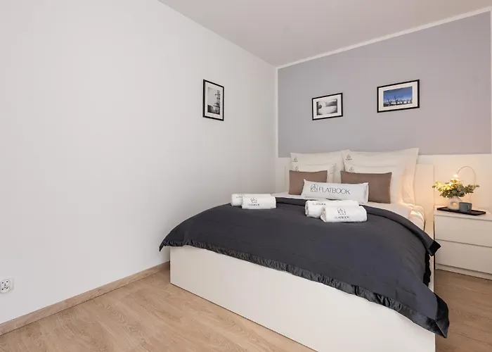 Flatbook Old Town - Stylish 2-bedroom With Parking 公寓