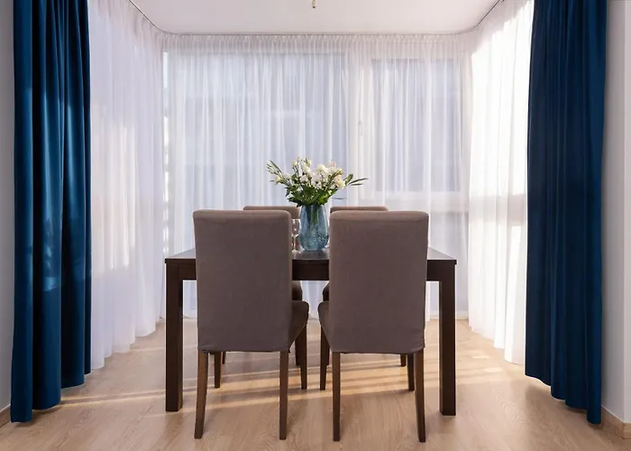 Flatbook Old Town - Stylish 2-bedroom With Parking 公寓 *