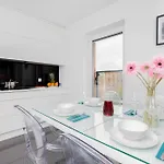 Flatbook Old Town - Stylish 2-bedroom With Parking * Danzica
