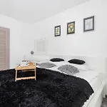 Appartamento Flatbook Old Town - Stylish 2-bedroom With Parking *