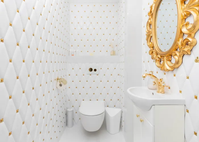 Flatbook Old Town - Stylish 2-bedroom With Parking