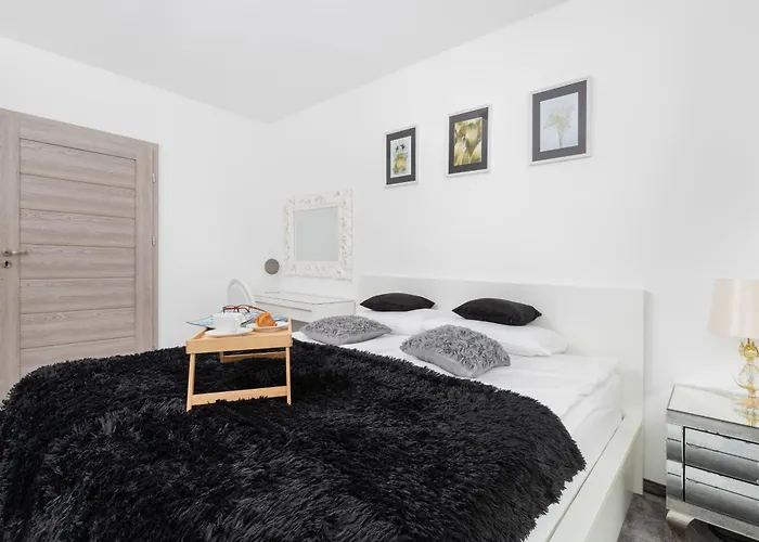 Apartamento Flatbook Old Town - Stylish 2-bedroom With Parking *